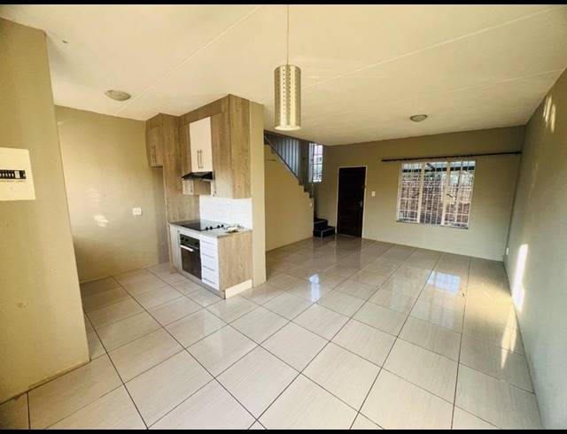 2 BEDROOM APARTMENT FOR SALE IN VAN RIEBEECK PARK
